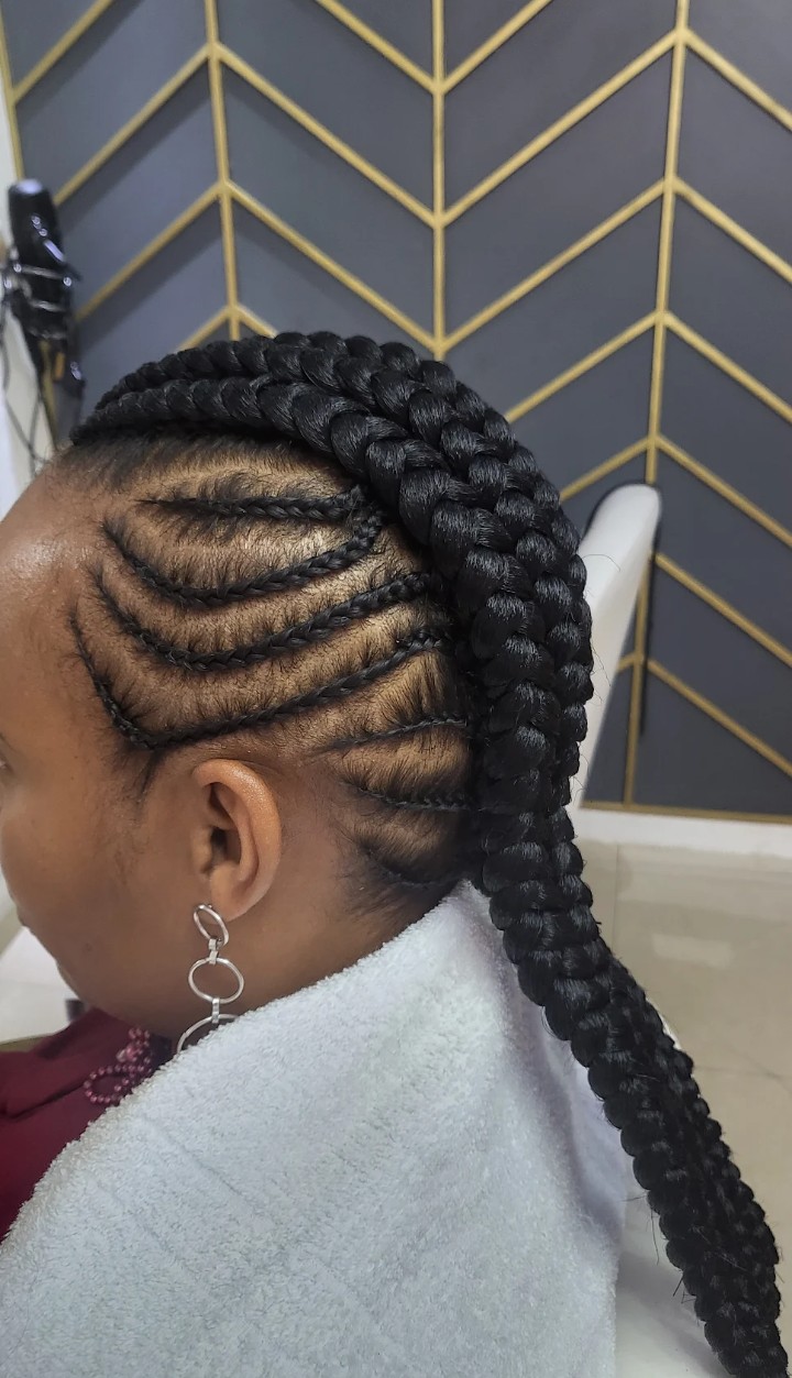 Detailed braid pattern at Sasyl